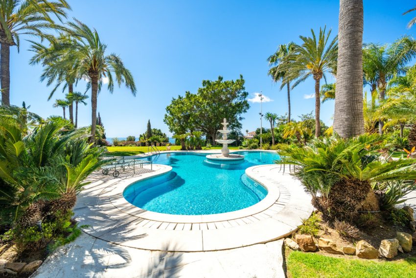 R5073526-Villa-For-Sale-The-Golden-Mile-Detached-14-Beds-2100-Built-10