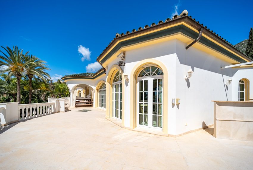 R5073526-Villa-For-Sale-The-Golden-Mile-Detached-14-Beds-2100-Built-14