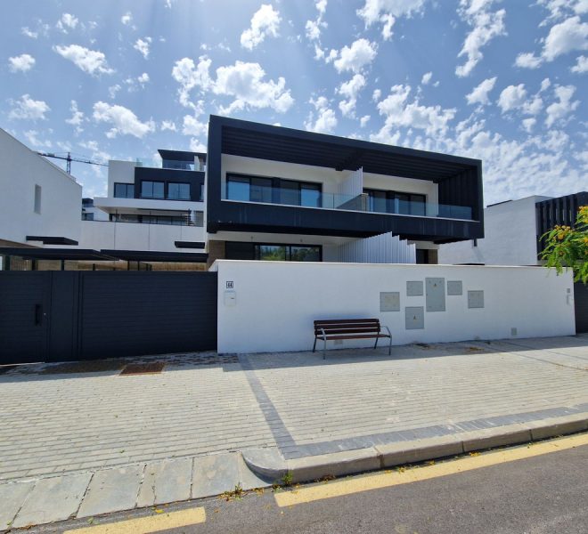R5074180-Image 1-Semi Detached - 3 Beds - 112 Built