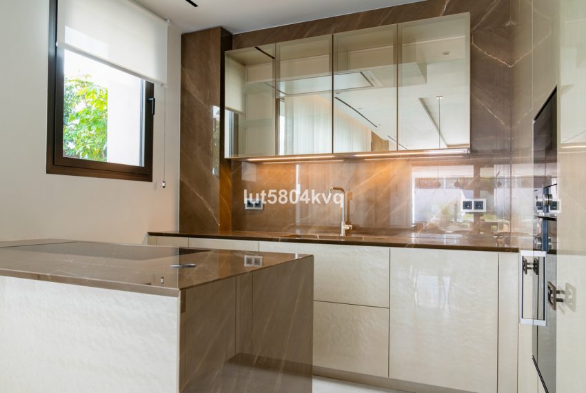 R5075737-Apartment-For-Sale-The-Golden-Mile-Ground-Floor-4-Beds-443-Built-12