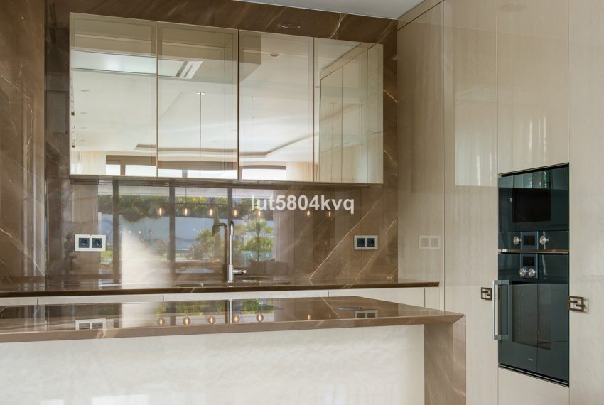 R5075737-Apartment-For-Sale-The-Golden-Mile-Ground-Floor-4-Beds-443-Built-13