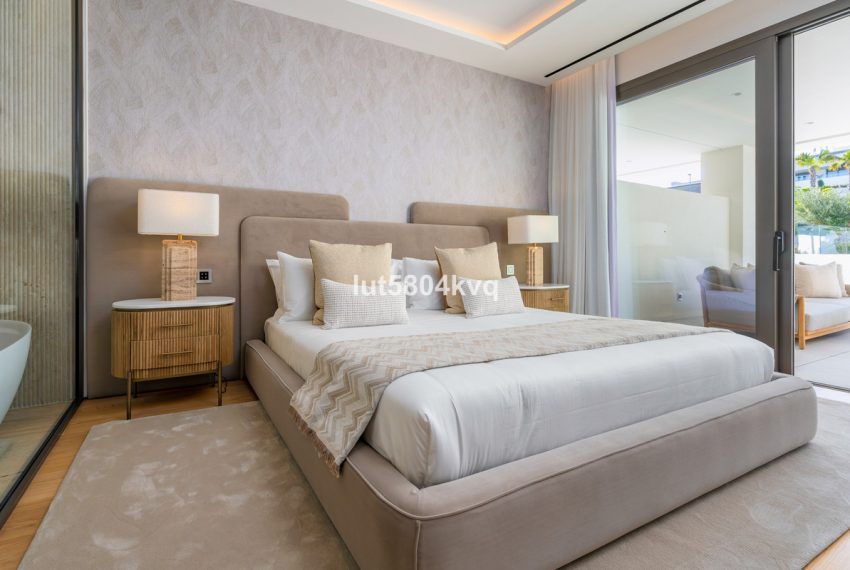 R5075737-Apartment-For-Sale-The-Golden-Mile-Ground-Floor-4-Beds-443-Built-14