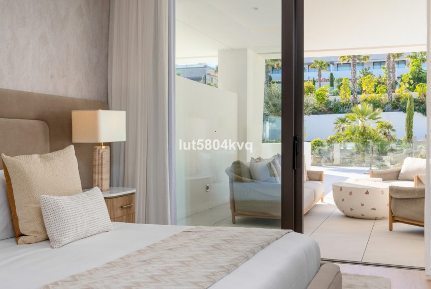 R5075737-Apartment-For-Sale-The-Golden-Mile-Ground-Floor-4-Beds-443-Built-16