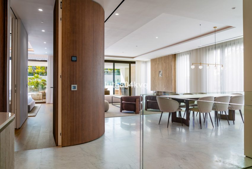 R5075737-Apartment-For-Sale-The-Golden-Mile-Ground-Floor-4-Beds-443-Built-3