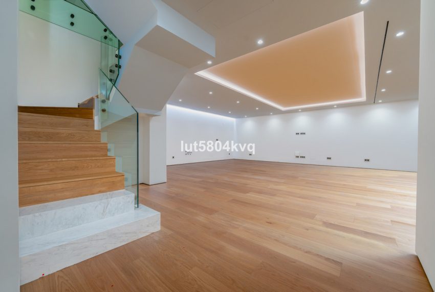 R5075737-Apartment-For-Sale-The-Golden-Mile-Ground-Floor-4-Beds-443-Built-5