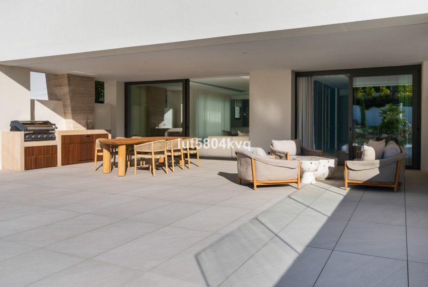 R5075737-Apartment-For-Sale-The-Golden-Mile-Ground-Floor-4-Beds-443-Built-8