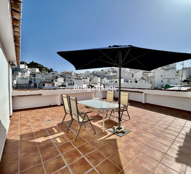 R5076343-Image 1-Penthouse - 3 Beds - 80 Built