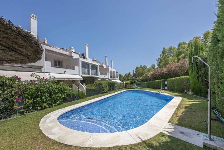 R5076373-Townhouse-For-Sale-Nueva-Andalucia-Terraced-4-Beds-421-Built-1