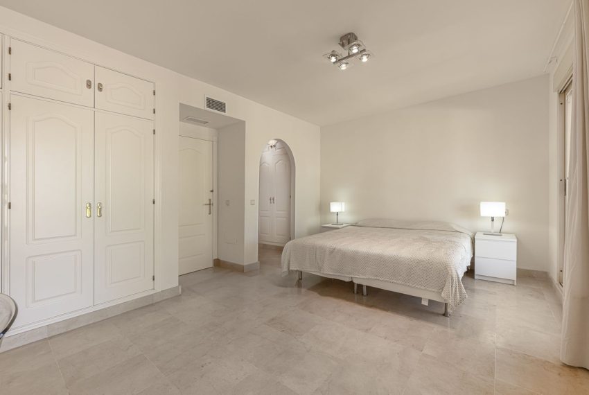 R5076373-Townhouse-For-Sale-Nueva-Andalucia-Terraced-4-Beds-421-Built-15