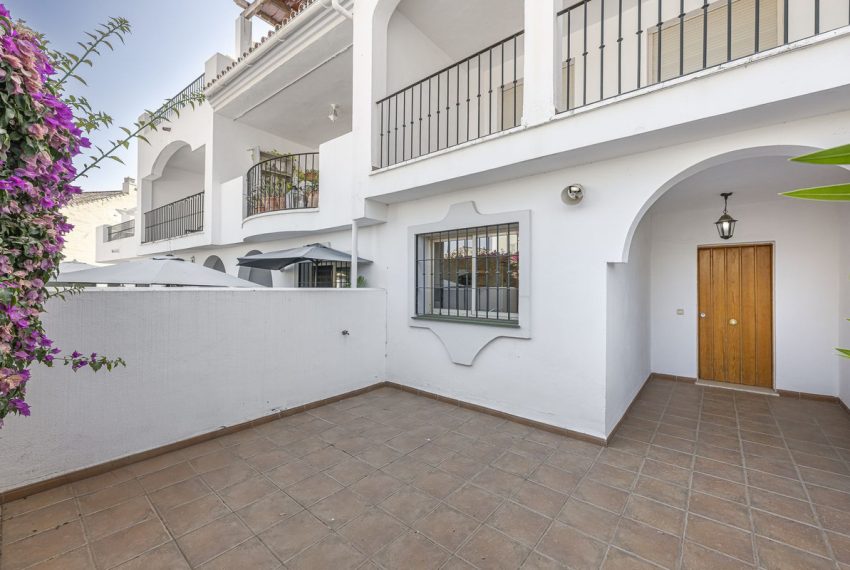 R5076373-Townhouse-For-Sale-Nueva-Andalucia-Terraced-4-Beds-421-Built-3