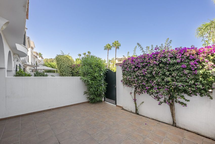 R5076373-Townhouse-For-Sale-Nueva-Andalucia-Terraced-4-Beds-421-Built-4