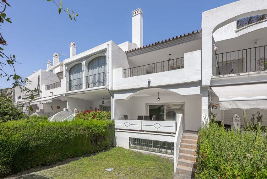 R5076373-Townhouse-For-Sale-Nueva-Andalucia-Terraced-4-Beds-421-Built