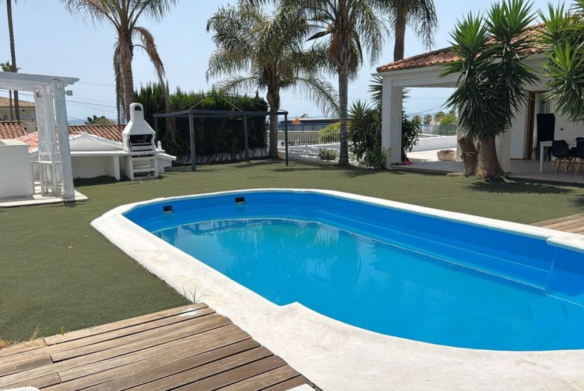 R5077366-Villa-For-Sale-Estepona-Detached-3-Beds-215-Built