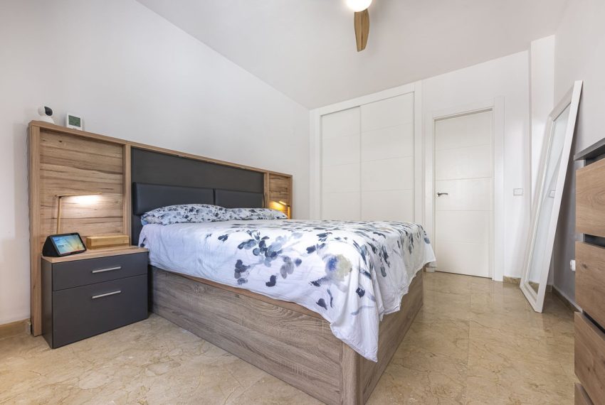 R5078806-Apartment-For-Sale-The-Golden-Mile-Middle-Floor-2-Beds-85-Built-18