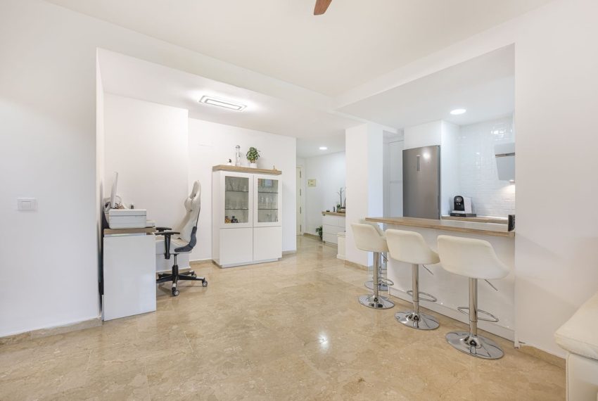 R5078806-Apartment-For-Sale-The-Golden-Mile-Middle-Floor-2-Beds-85-Built-2