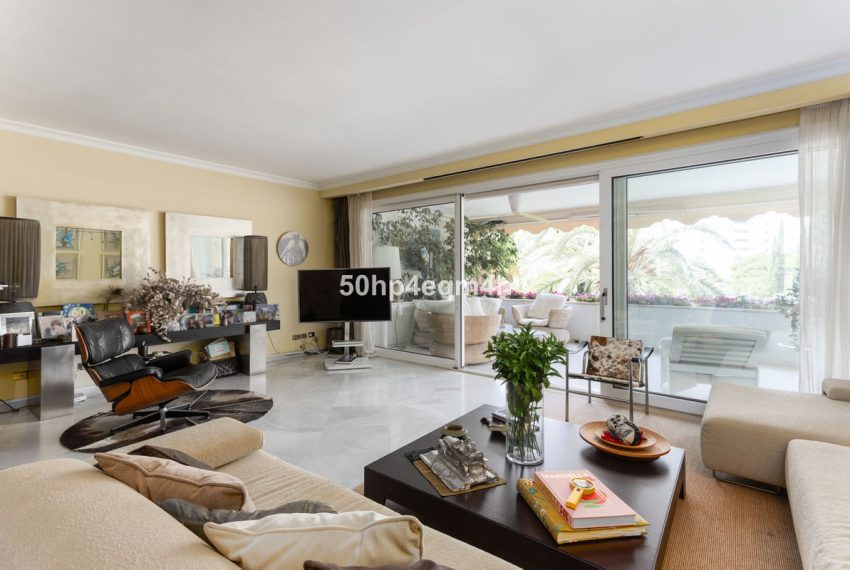 R5078848-Apartment-For-Sale-The-Golden-Mile-Middle-Floor-3-Beds-209-Built-1