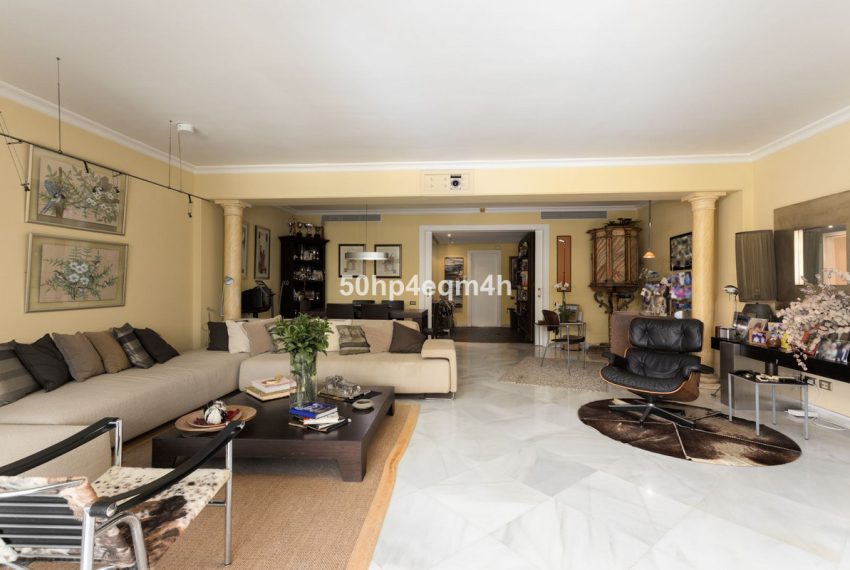 R5078848-Apartment-For-Sale-The-Golden-Mile-Middle-Floor-3-Beds-209-Built-2
