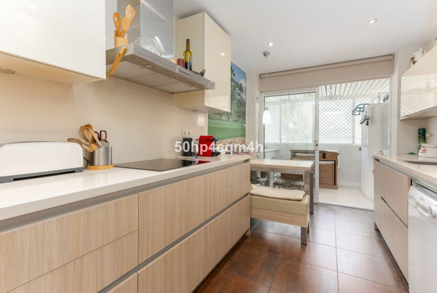 R5078848-Apartment-For-Sale-The-Golden-Mile-Middle-Floor-3-Beds-209-Built-5