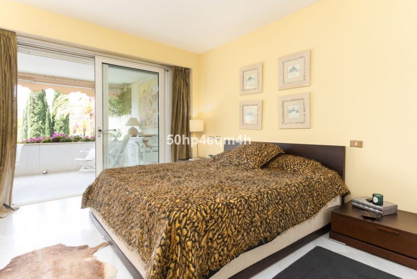 R5078848-Apartment-For-Sale-The-Golden-Mile-Middle-Floor-3-Beds-209-Built-6