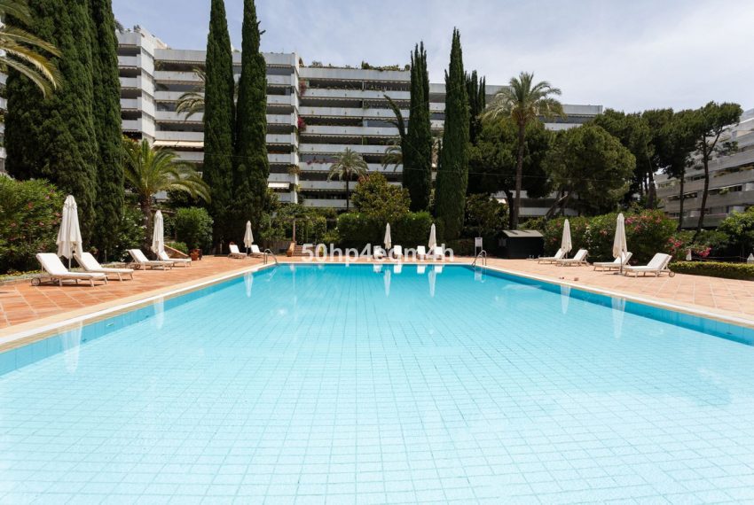 R5078848-Apartment-For-Sale-The-Golden-Mile-Middle-Floor-3-Beds-209-Built