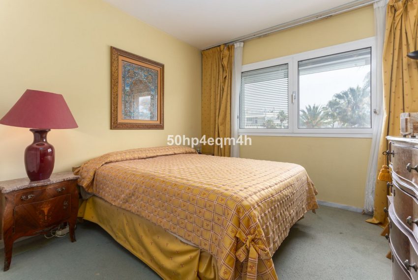 R5078848-Apartment-For-Sale-The-Golden-Mile-Middle-Floor-3-Beds-209-Built-9