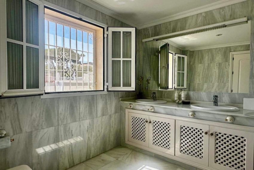 R5080243-Villa-For-Sale-Calahonda-Detached-5-Beds-503-Built-16