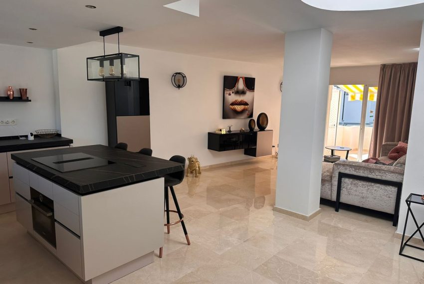 R5081131-Apartment-For-Sale-New-Golden-Mile-Penthouse-2-Beds-96-Built-3
