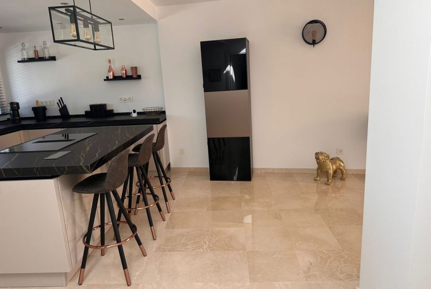 R5081131-Apartment-For-Sale-New-Golden-Mile-Penthouse-2-Beds-96-Built-4