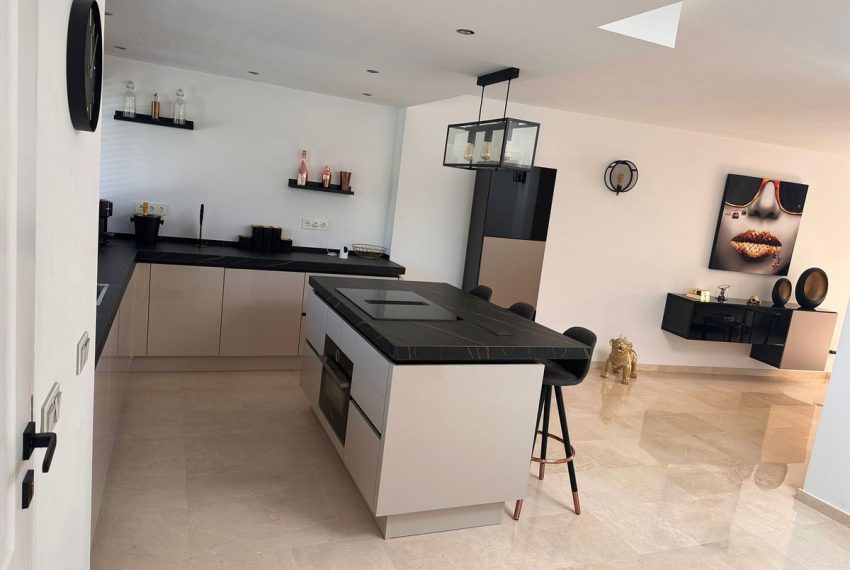 R5081131-Apartment-For-Sale-New-Golden-Mile-Penthouse-2-Beds-96-Built-6