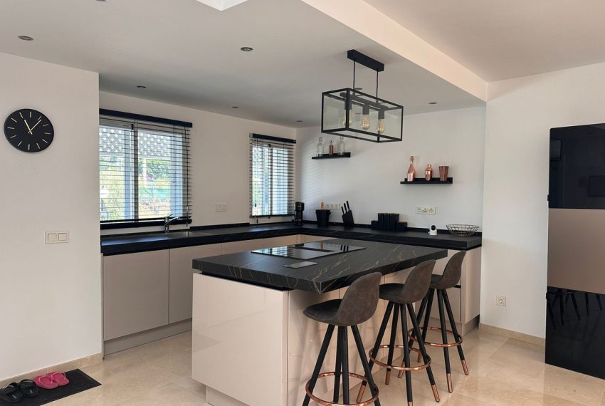 R5081131-Apartment-For-Sale-New-Golden-Mile-Penthouse-2-Beds-96-Built-7