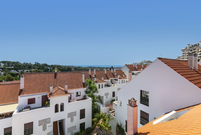 R5083240-Apartment-For-Sale-Nueva-Andalucia-Penthouse-2-Beds-100-Built