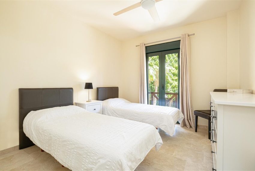 R5083792-Apartment-For-Sale-New-Golden-Mile-Penthouse-2-Beds-120-Built-10