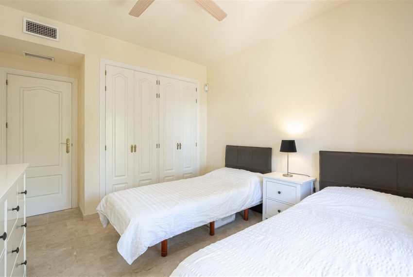 R5083792-Apartment-For-Sale-New-Golden-Mile-Penthouse-2-Beds-120-Built-11