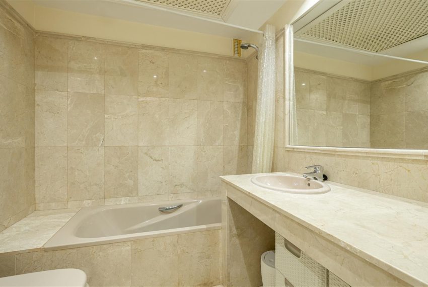 R5083792-Apartment-For-Sale-New-Golden-Mile-Penthouse-2-Beds-120-Built-12