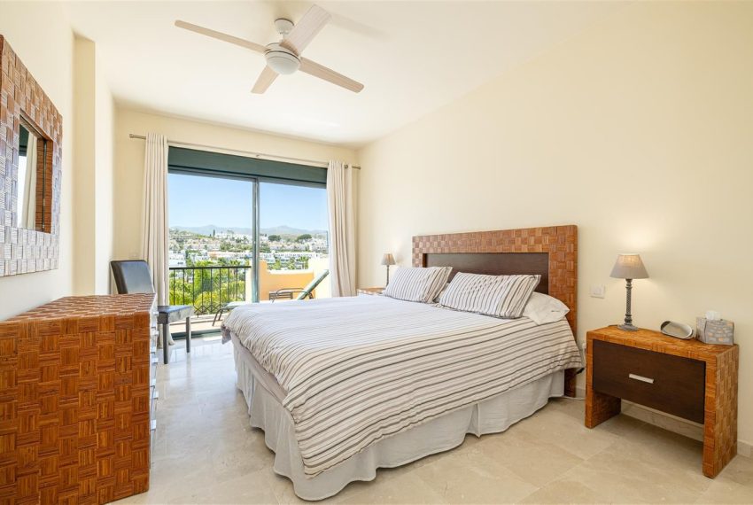 R5083792-Apartment-For-Sale-New-Golden-Mile-Penthouse-2-Beds-120-Built-13