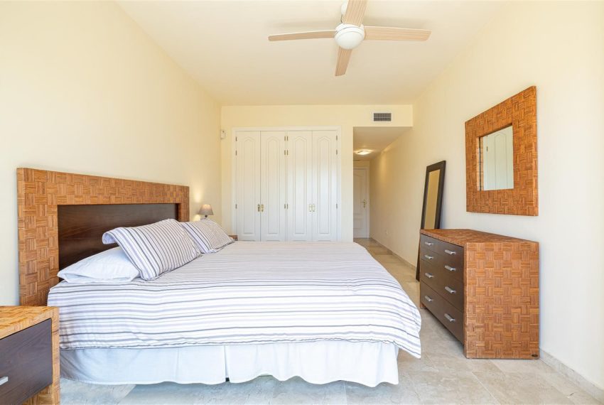 R5083792-Apartment-For-Sale-New-Golden-Mile-Penthouse-2-Beds-120-Built-14