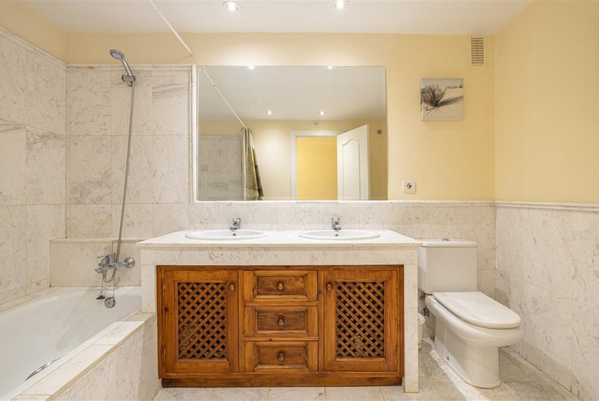 R5083792-Apartment-For-Sale-New-Golden-Mile-Penthouse-2-Beds-120-Built-15