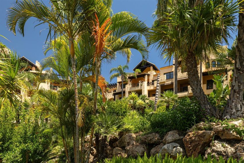 R5083792-Apartment-For-Sale-New-Golden-Mile-Penthouse-2-Beds-120-Built-16