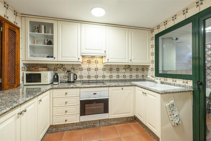 R5083792-Apartment-For-Sale-New-Golden-Mile-Penthouse-2-Beds-120-Built-8