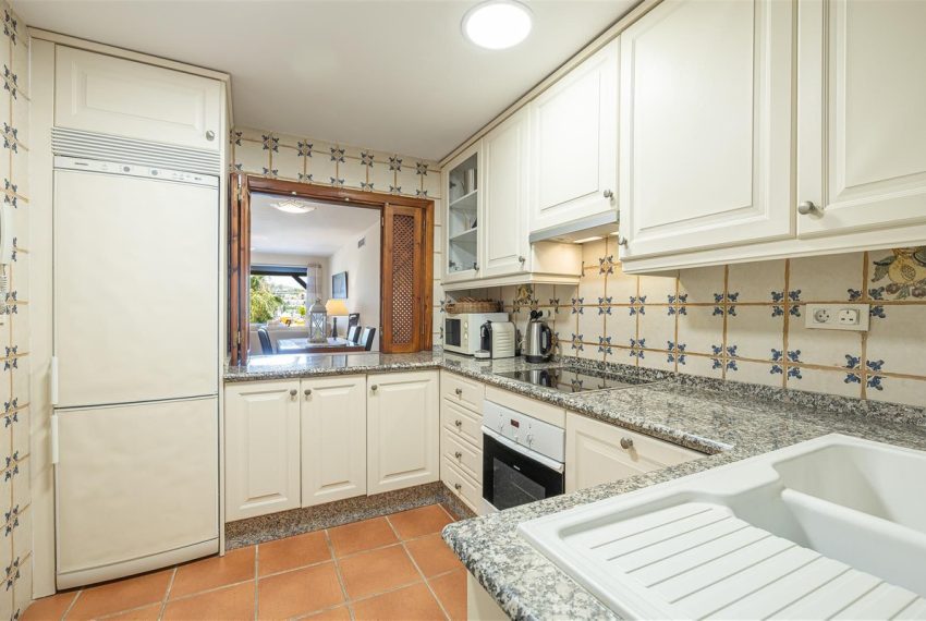 R5083792-Apartment-For-Sale-New-Golden-Mile-Penthouse-2-Beds-120-Built-9