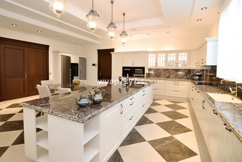 R5104297-Villa-For-Sale-Marbella-Detached-6-Beds-1018-Built-3