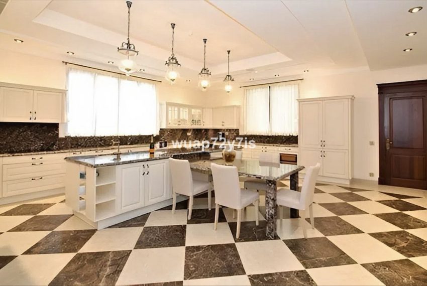 R5104297-Villa-For-Sale-Marbella-Detached-6-Beds-1018-Built-4