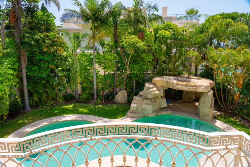 R5104507-Villa-For-Sale-Marbella-Detached-4-Beds-654-Built-1