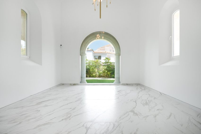 R5104507-Villa-For-Sale-Marbella-Detached-4-Beds-654-Built-2