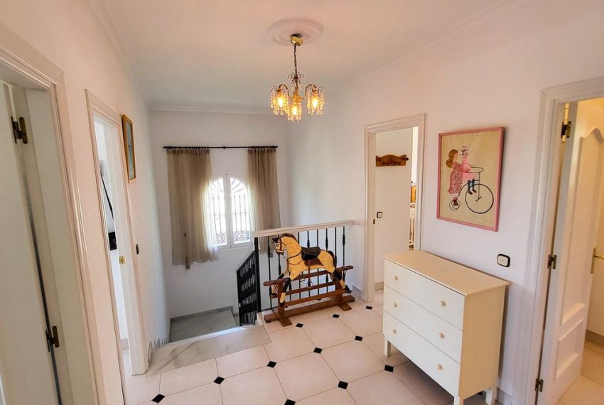 R5106082-Villa-For-Sale-Elviria-Detached-4-Beds-324-Built-16