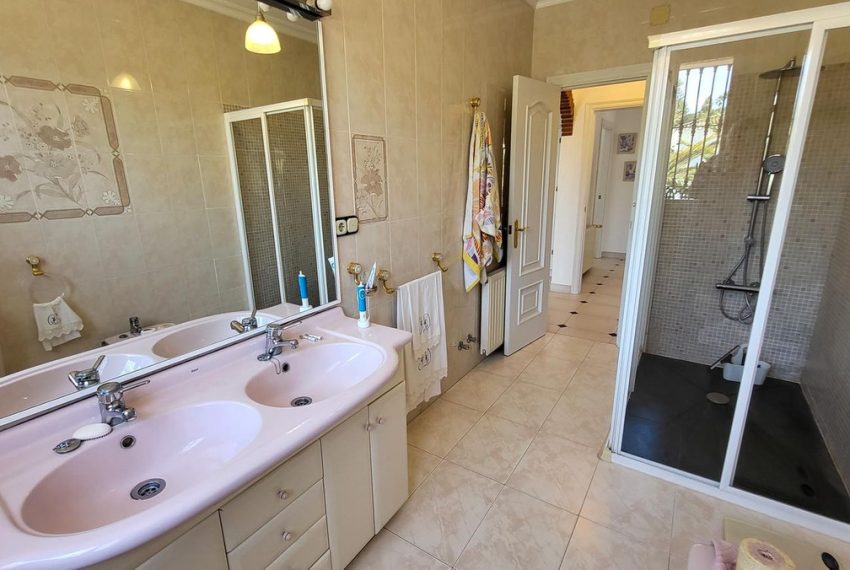 R5106082-Villa-For-Sale-Elviria-Detached-4-Beds-324-Built-17