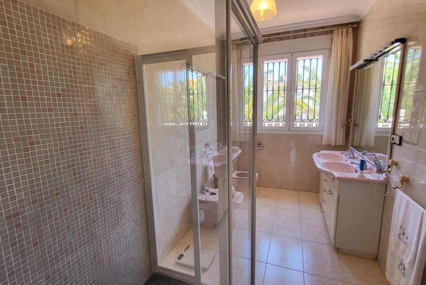 R5106082-Villa-For-Sale-Elviria-Detached-4-Beds-324-Built-18