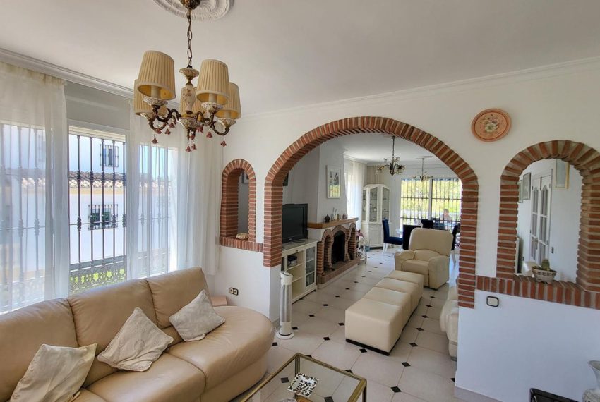 R5106082-Villa-For-Sale-Elviria-Detached-4-Beds-324-Built-4