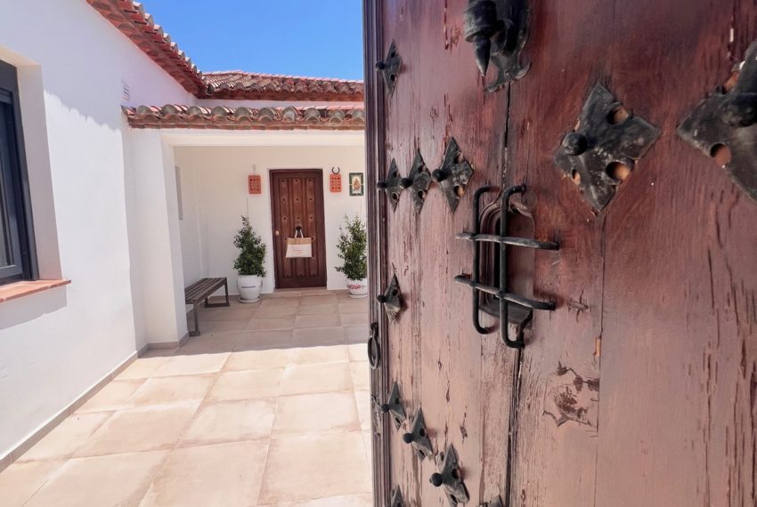 R5106574-Villa-For-Sale-Estepona-Detached-3-Beds-257-Built-1