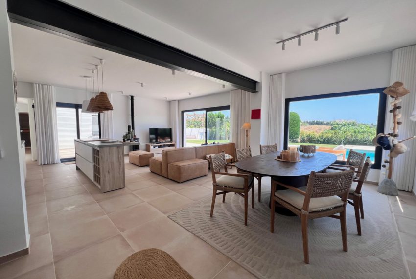 R5106574-Villa-For-Sale-Estepona-Detached-3-Beds-257-Built-3